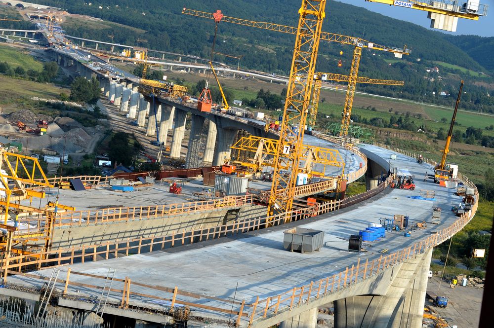 Heavy civil engineering excavation and deep foundation works