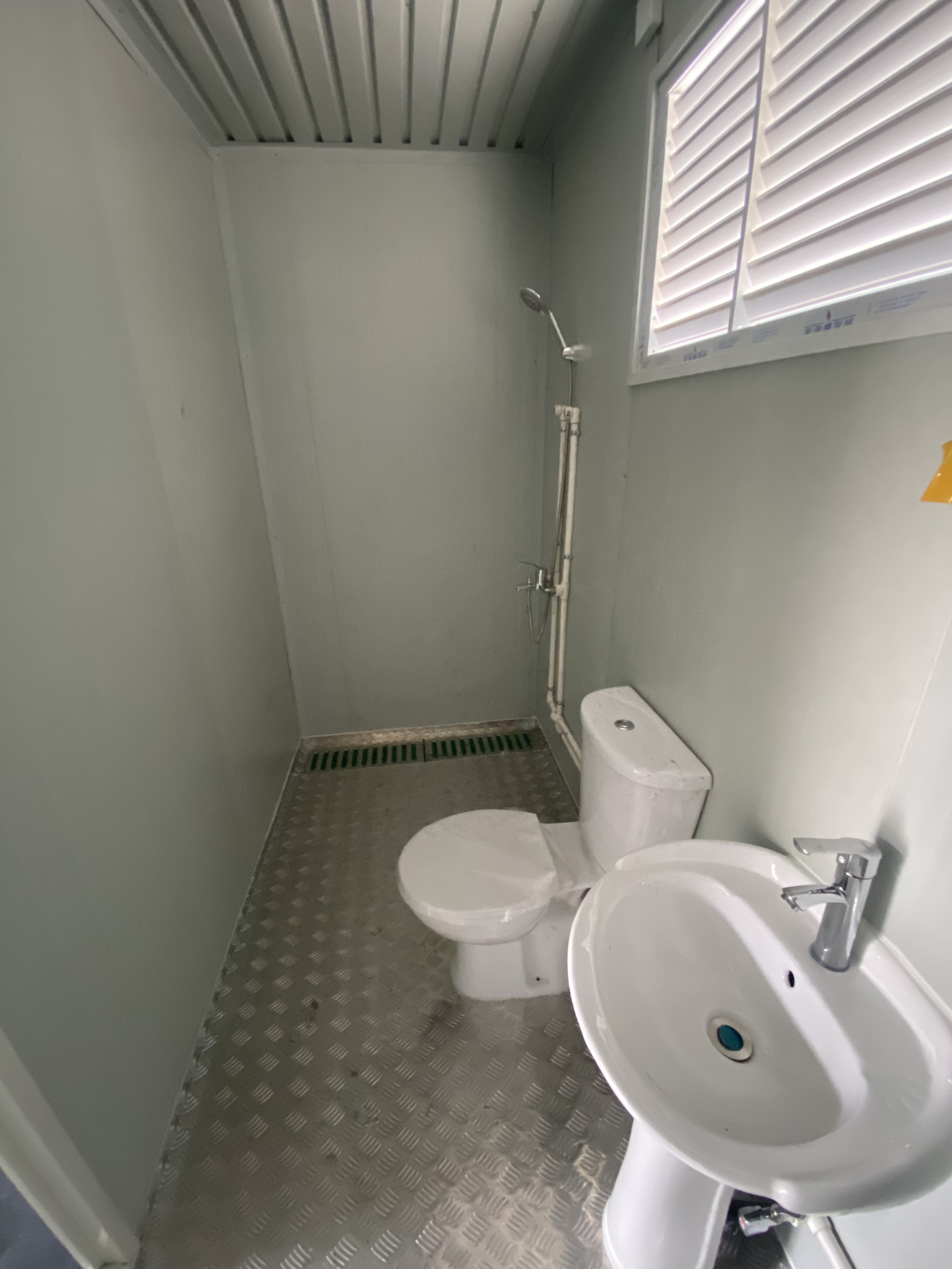 Bathroom plumbing fixtures